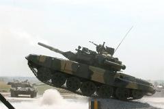 Названы возможные стартовые заказчики нового танка Т-90СМ «Тагил»