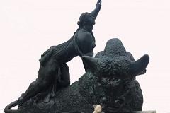 Мэрия опрашивает жителей Екатеринбурга об отношении к скульптуре за оперным