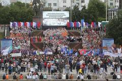Тысячи екатеринбуржцев приняли участие в празднике «Хором славим Россию и город»