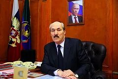 Абдулатипов на прощание заявил о бреющих на ходу зайцев людях в Москве