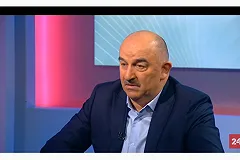 Черчесов в прямом эфире вступил в перепалку с шоуменом ТНТ