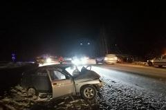 Под Екатеринбургом столкнулись два ВАЗа. Один человек погиб, двое детей попали в больницу