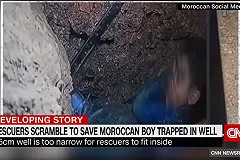 В Марокко мальчик, провалившийся в глубокий колодец, не дожил до своего спасения