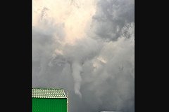 «Остались без крыши над головой». На границе со Свердловской областью пронесся разрушительный смерч