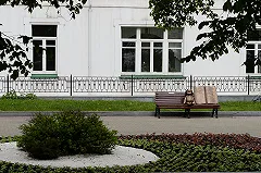 Водители тягачей устроили стоянку на тротуаре в центре Екатеринбурга, чтобы потанцевать