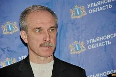 Ульяновский губернатор сделал скандальное фото на фоне памятника