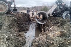 Уральцы отремонтировали дорогу самостоятельно, не дождавшись чиновников
