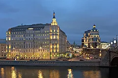 Из окна гостиницы "Балчуг" выбросился постоялец