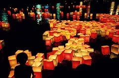 Во время праздника в Магнитогорске рухнул мост. 50 человек оказались в воде