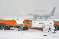 В аэропортах США отменили более пяти тысяч рейсов из-за снежной бури