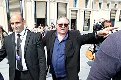 Депардье признался в таскании Вайнштейна за волосы