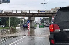 Движение под мостом Щербакова — Самолетная закрыто из-за прорыва воды