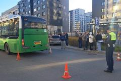 Маленький ребенок на велосипеде попал под автобус в Екатеринбурге