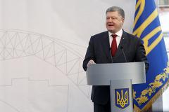 Атамбаев счел розыгрыш Порошенко попыткой «уронить имидж» Украины