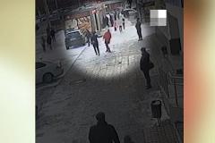В Екатеринбурге на мужчину внезапно напали посреди улицы