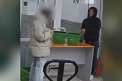 В Екатеринбурге школьница накинулась на вора и забрала у него свой айфон