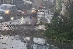 Жители центра остались без света в Екатеринбурге из-за непогоды