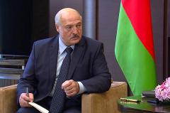 Лукашенко заявил, что Белоруссии выгодно не «одуревши воевать», а кормить