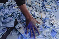 Несколько дней ходил и получал кредиты: екатеринбуржец отдал мошенникам более 4 млн рублей