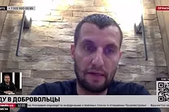 Каска екатеринбургского пиарщика, идущего добровольцем на фронт, спасла военнослужащего