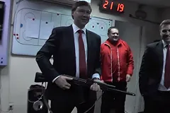 Хоккеистов «Ижстали» решили премировать за хорошую игру автоматом Калашникова