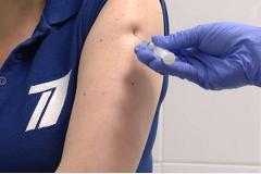 Ученые подтвердили, что вакцины от коронавируса переносятся тяжелее других