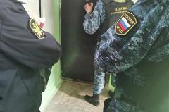 Свердловский судебный пристав вступил в схватку с вооружённым ножом преступником