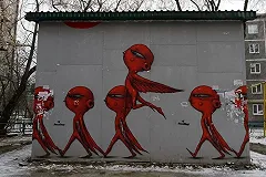 «Тронете гнездо, будете прокляты». На Уралмаше жилой дом заселили птицы