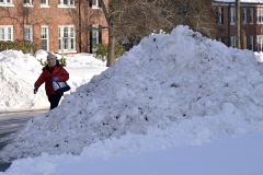 Полноприводный «Запорожец» с прицелом чистит снег в Екатеринбурге