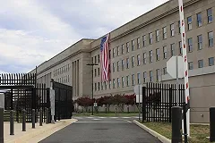 Познер заявил о переносе программы с экс-главой Пентагона из-за Сирии