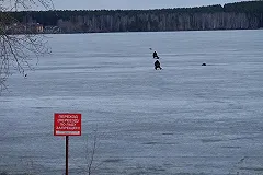 В Воронежской области провалившегося под лед ребенка унесло течением