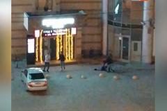В центре Екатеринбурга неадекватные парни напали на прохожих