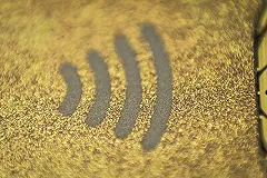 Россияне стали меньше снимать наличных с пластиковых карт