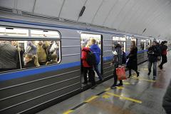 Дорого и душно: горожане оценили проезд в метро в новых вагонах по новой цене