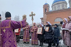 «Антикоронавирусный» автомобильный крестный ход проходит в Екатеринбурге
