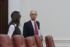 Яценюк не ожидает прямого вторжения из России 9 мая