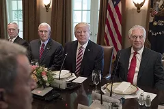 Трамп попросил Тиллерсона наладить отношения с Россией