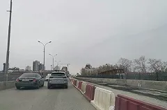 С моста на Малышева после реконструкции уберут пешеходные тротуары