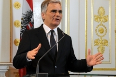 Канцлер Австрии оправдывается за желание поехать в Сочи