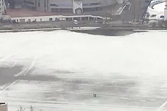 Екатеринбуржец провалился под лед на городском пруду