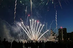 Екатеринбуржцы пожаловались, что 9 мая в них прилетел «залп от салюта»