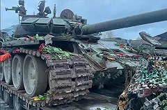 Перед парламентом Финляндии выставили подбитый российский танк Т-72