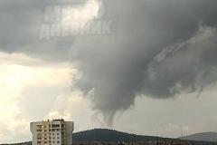 Над Свердловской областью пронёсся торнадо