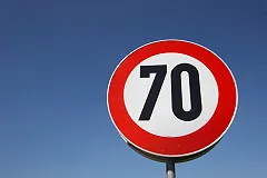 ГИБДД из-за колеи ограничила скорость на Кольцовском тракте