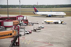 Пропустивший рейс из-за «оккупации Крыма» россиянин подаст на Delta в суд