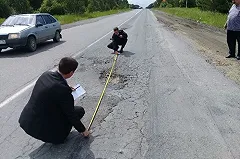 Екатеринбуржцы застукали на ВИЗе укладку асфальта в ливень