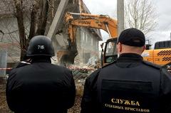 В Екатеринбурге снесли незаконно построенную многоэтажку