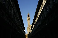 Туристам во Флоренции теперь грозит штраф до 500 евро за еду на улице