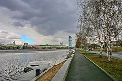 Жители Екатеринбурга проводят онлайн-референдум по строительству храма-на-драме