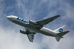 Utair ищет специалиста, который научит соцсети любить авиакомпанию